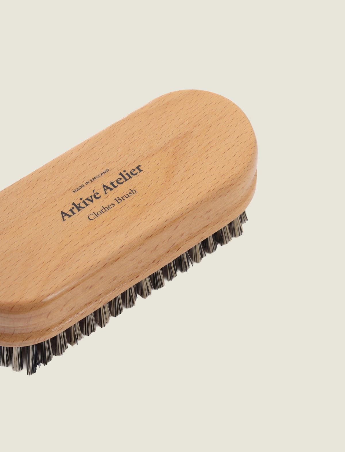Arkivé Care clothes brush