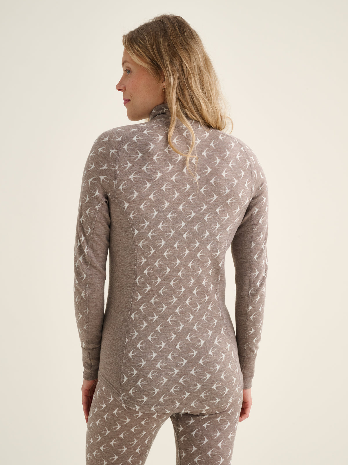 Svala Signature Pääsky 200 Zip-Neck-Shirt für Damen, Beige-Weiß, Rückansicht