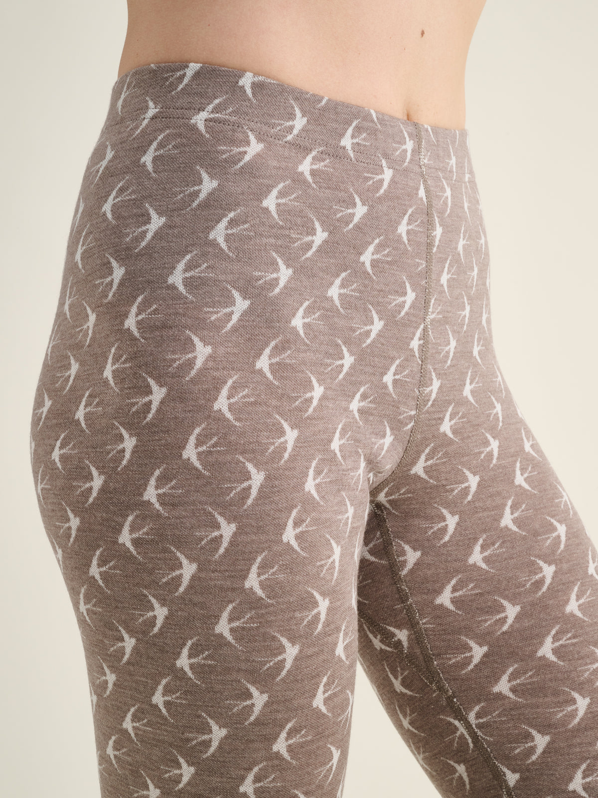 Women's Svala Signature Pääsky 200 base layer bottoms, beige-white, close-up