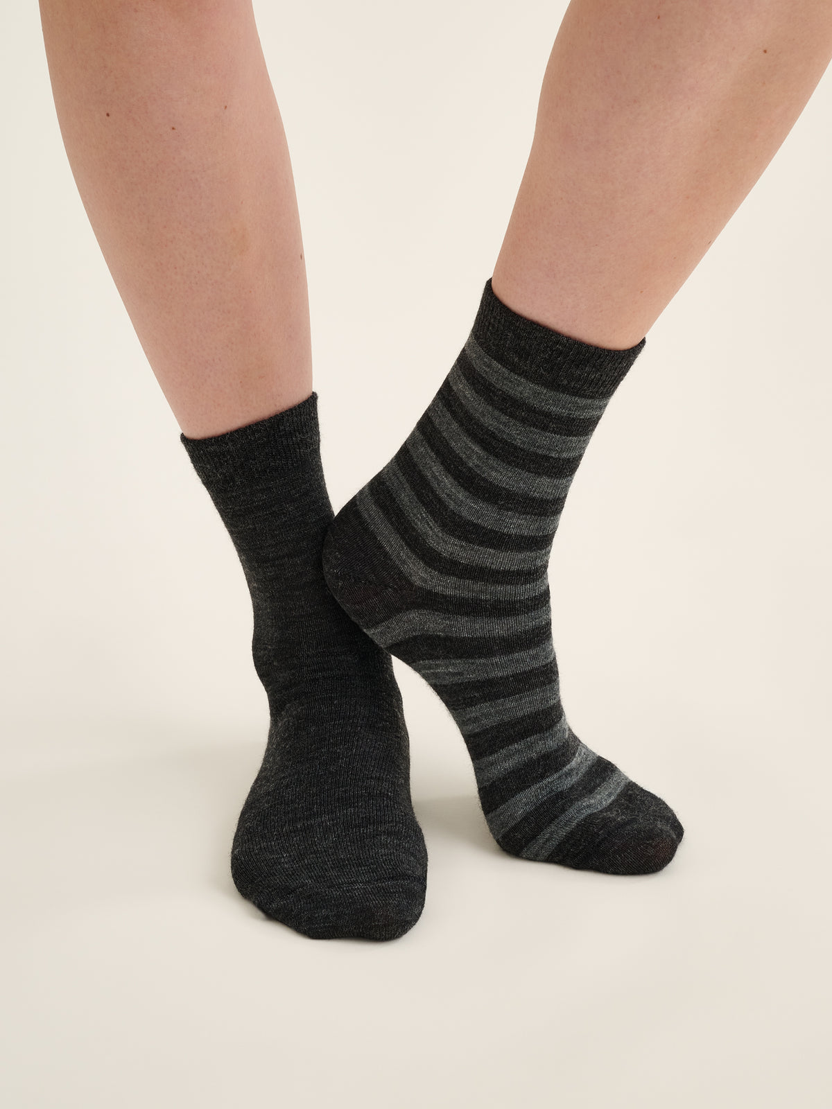Raita-Merinosocken, Grau-Schwarz