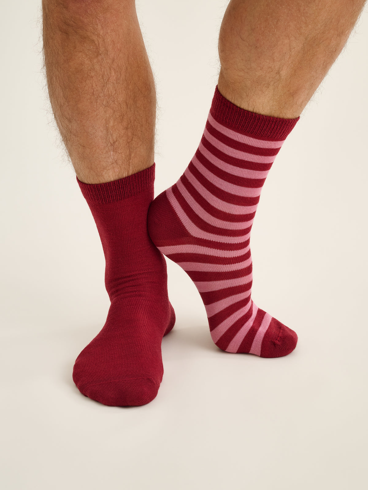 Raita-Merinosocken, Hellrosa-Burgunderrot